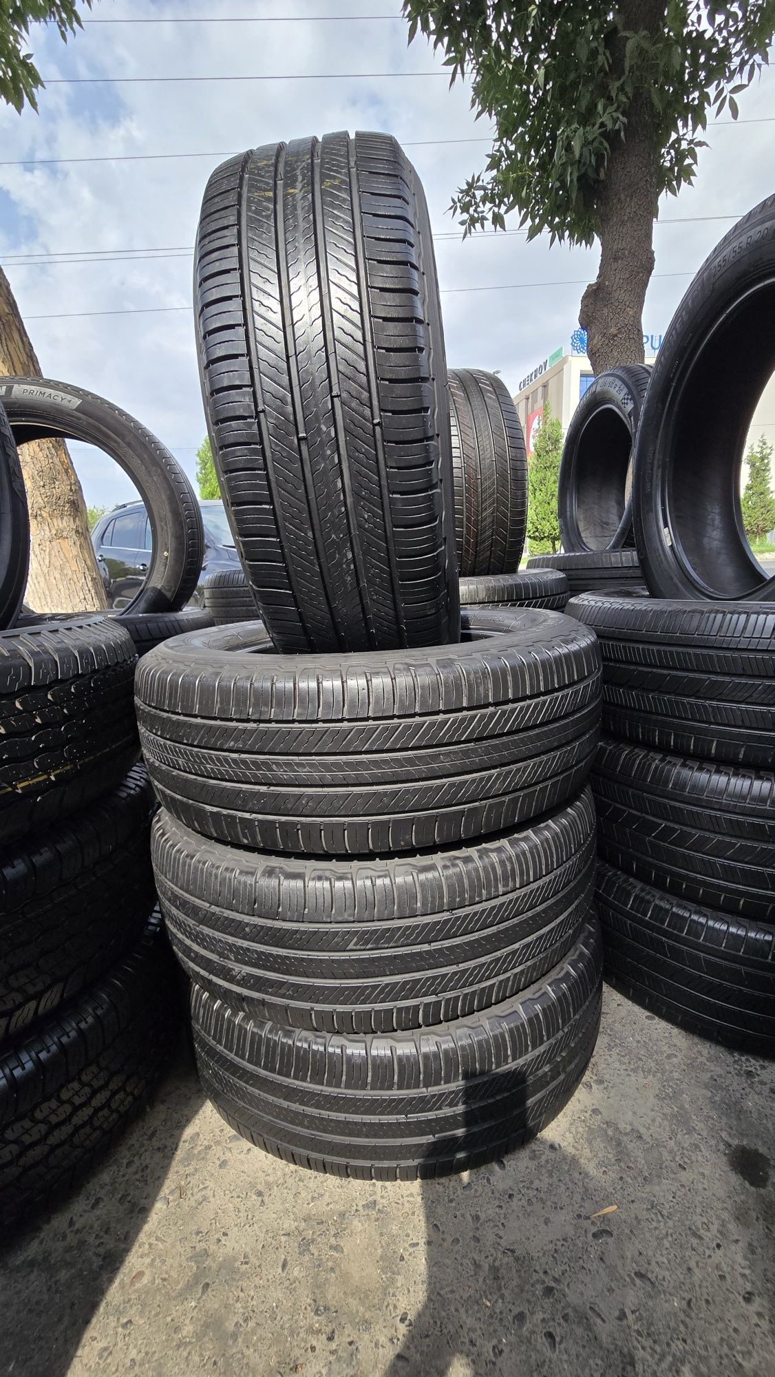 245/60/R18 Michelin