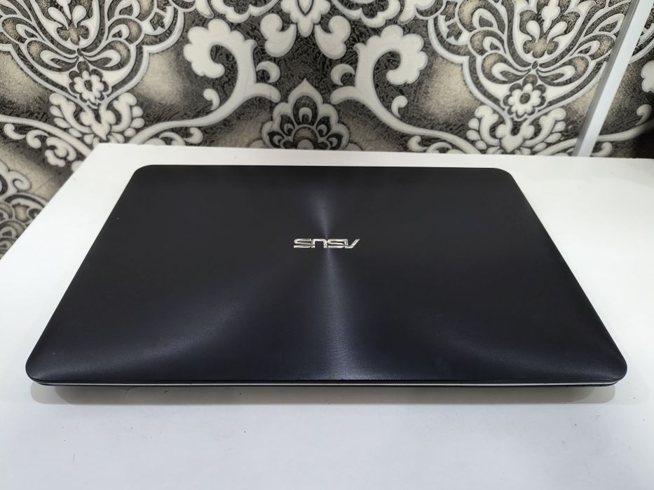 Ноутбук Asus в хорошем состоянии
