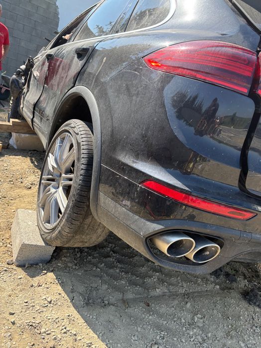 Dezmembrez porsche cayenne 4.2d 2015