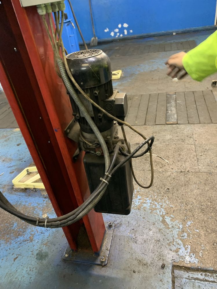 Elevator 4 coloane -3500 kg -Werther 435-436