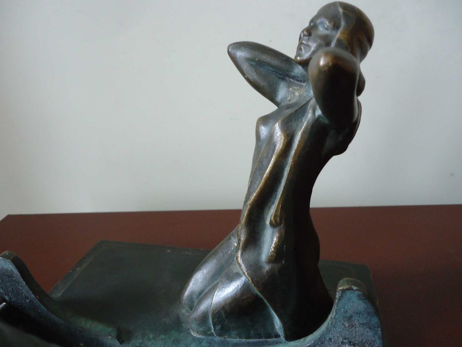 БРОНЗ Промоция АР ДЕКО МАРКИРАНА над 100 г антика статуетка пластика