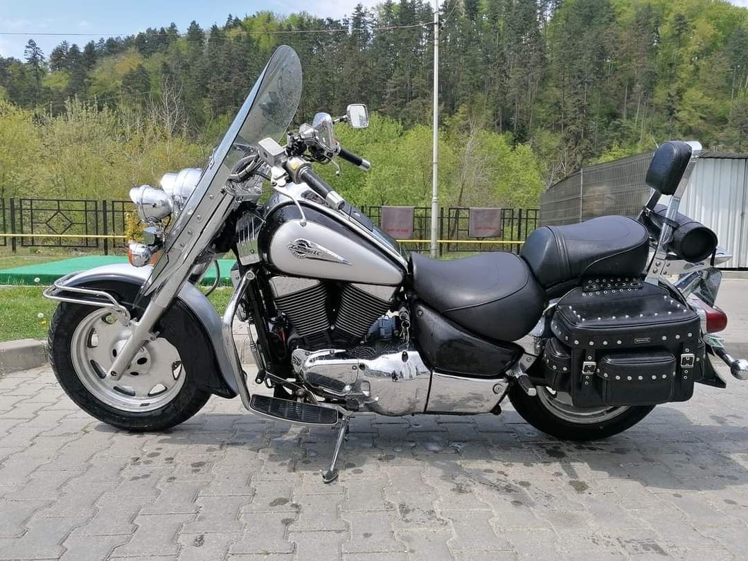 Suzuki Intruder 1500 LC