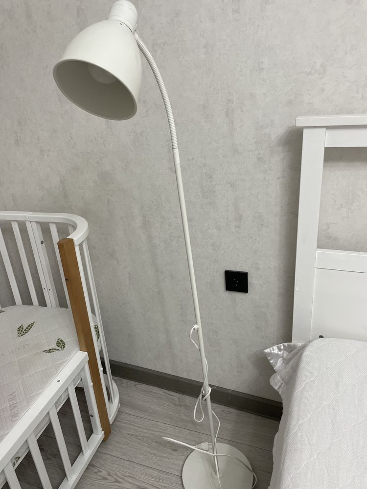 Продам напольную лампу