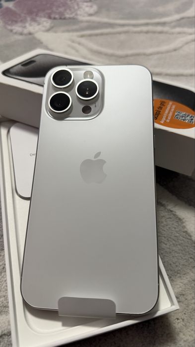 Se vinde IPHONE NOU 15 PRO MAX 256GB white titanium