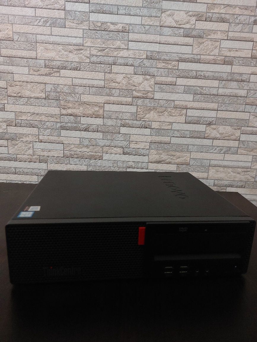 Desktop компютър Lenovo ThinkCentre M910s