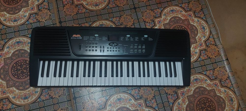 Продам синтезатор