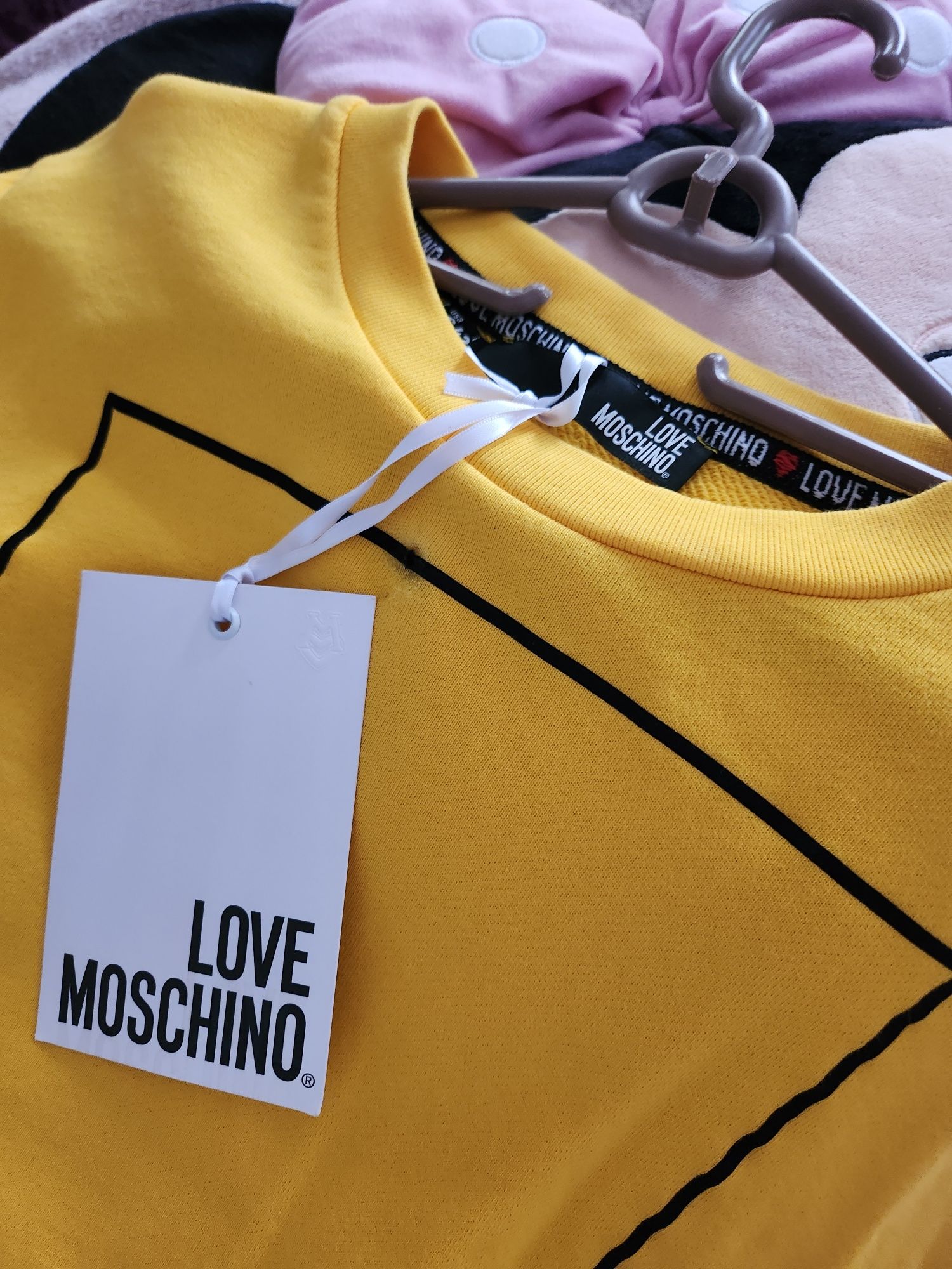 Блузи Love Moschino