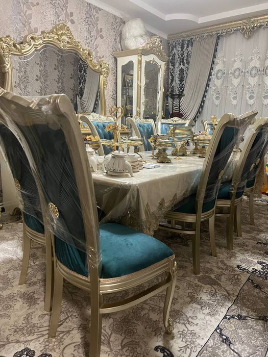 Mehmonxona uchun stol va stullar to‘plami