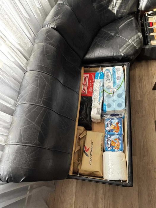 Модулен кожен диван с функция сън и място за багаж + 2 фотьойла