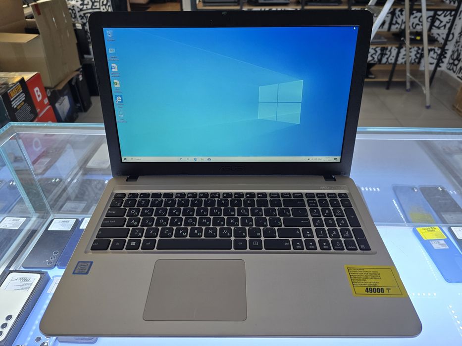 Ноутбук Asus core i3 7020u озу 4gb hdd500gb рассрочка Реал ломбард