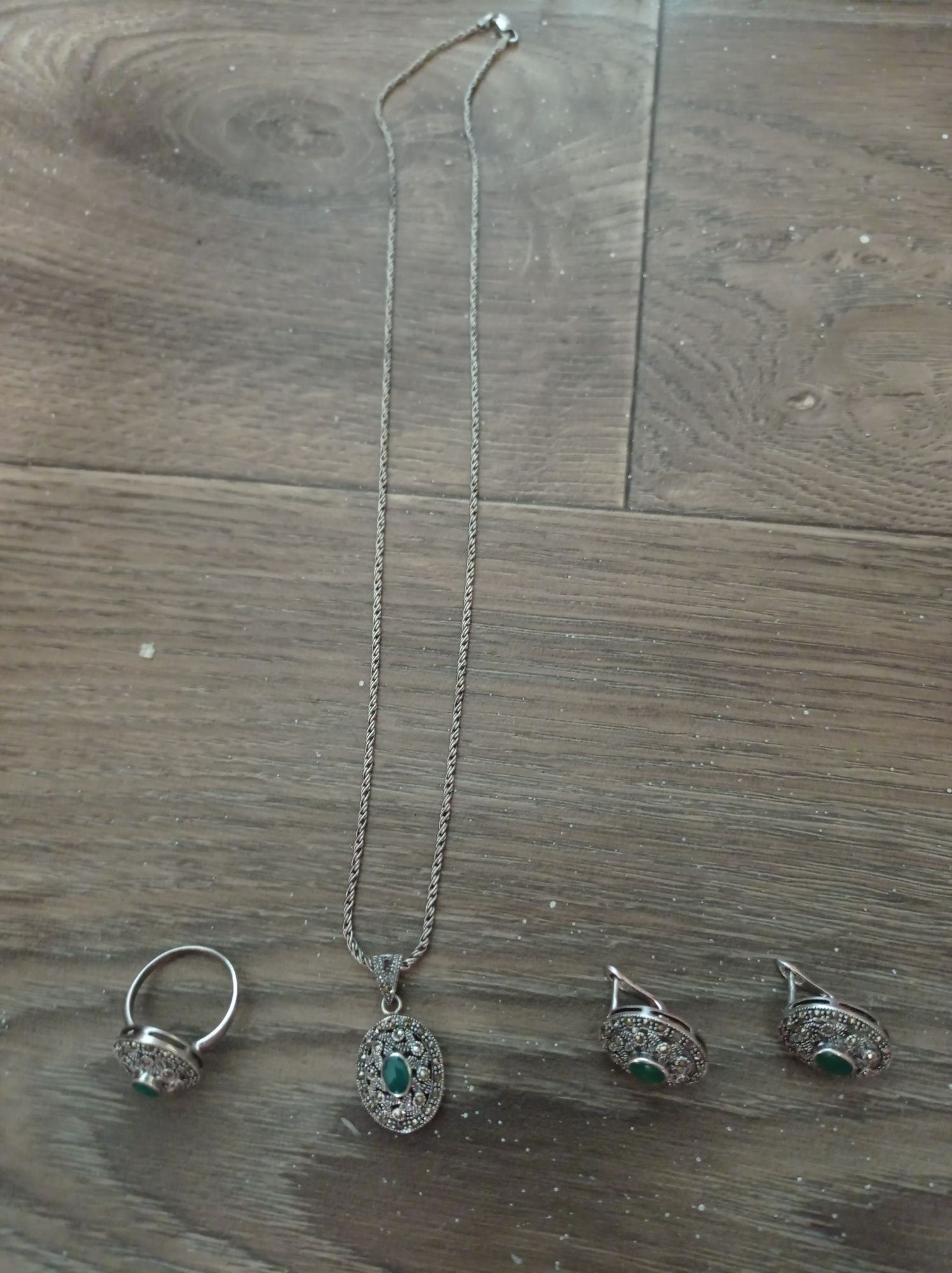 Продаю набор сережки и кольцо размер 18 чистое серебро