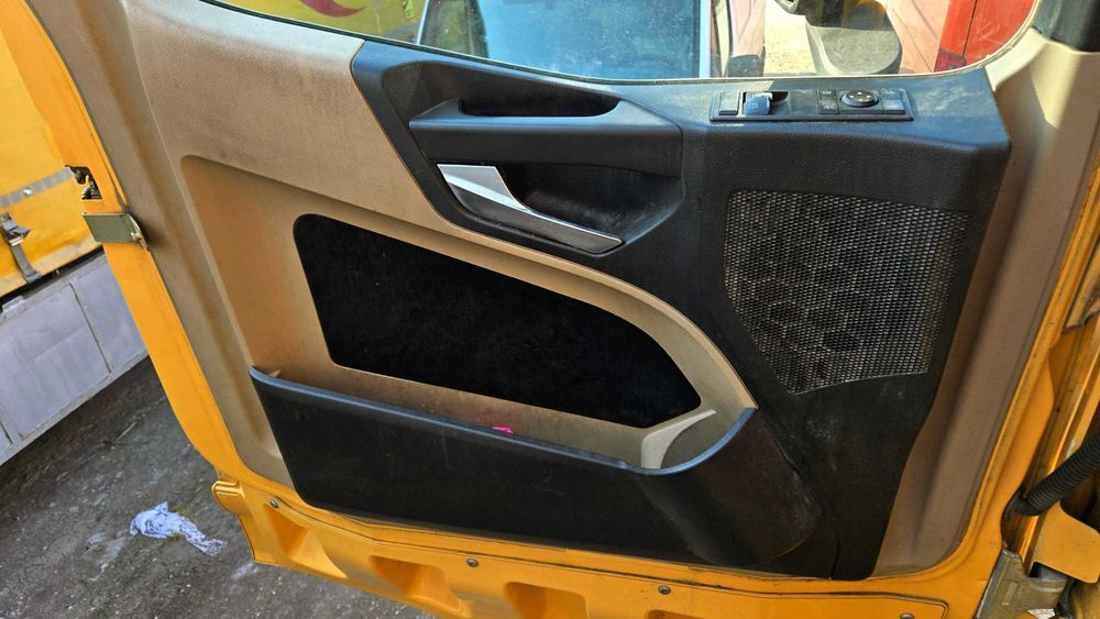 Fata usa Mercedes Actros Mp4