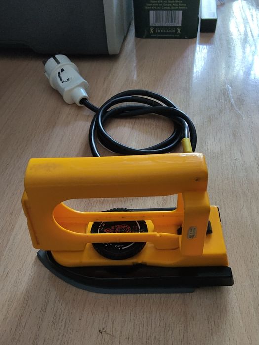 Утюжок складывающийся в дорогу