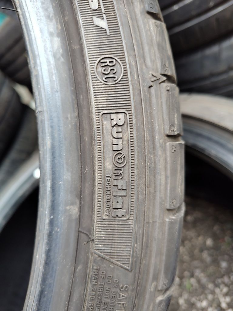 Продавам 2 летни гуми 245/35/20 Dunlop