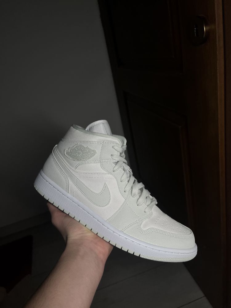 Jordan 1 Mid Spruce Aura 44