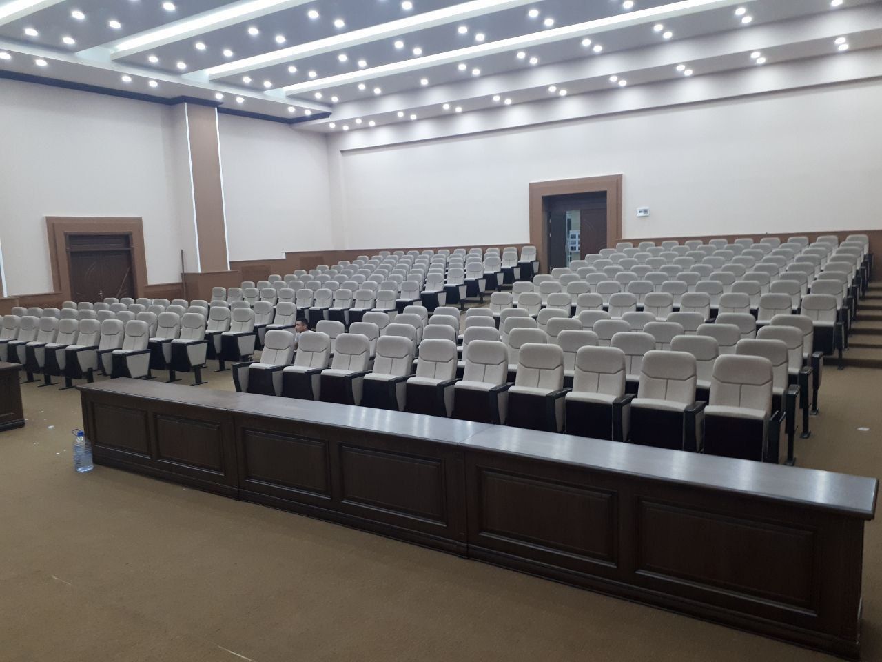 Театральный кресло для активного зала