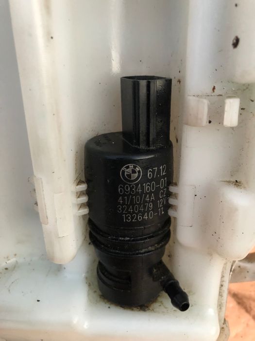 Reservor/vas lichid/apa parbriz POMPE BMW F10 F11 F07