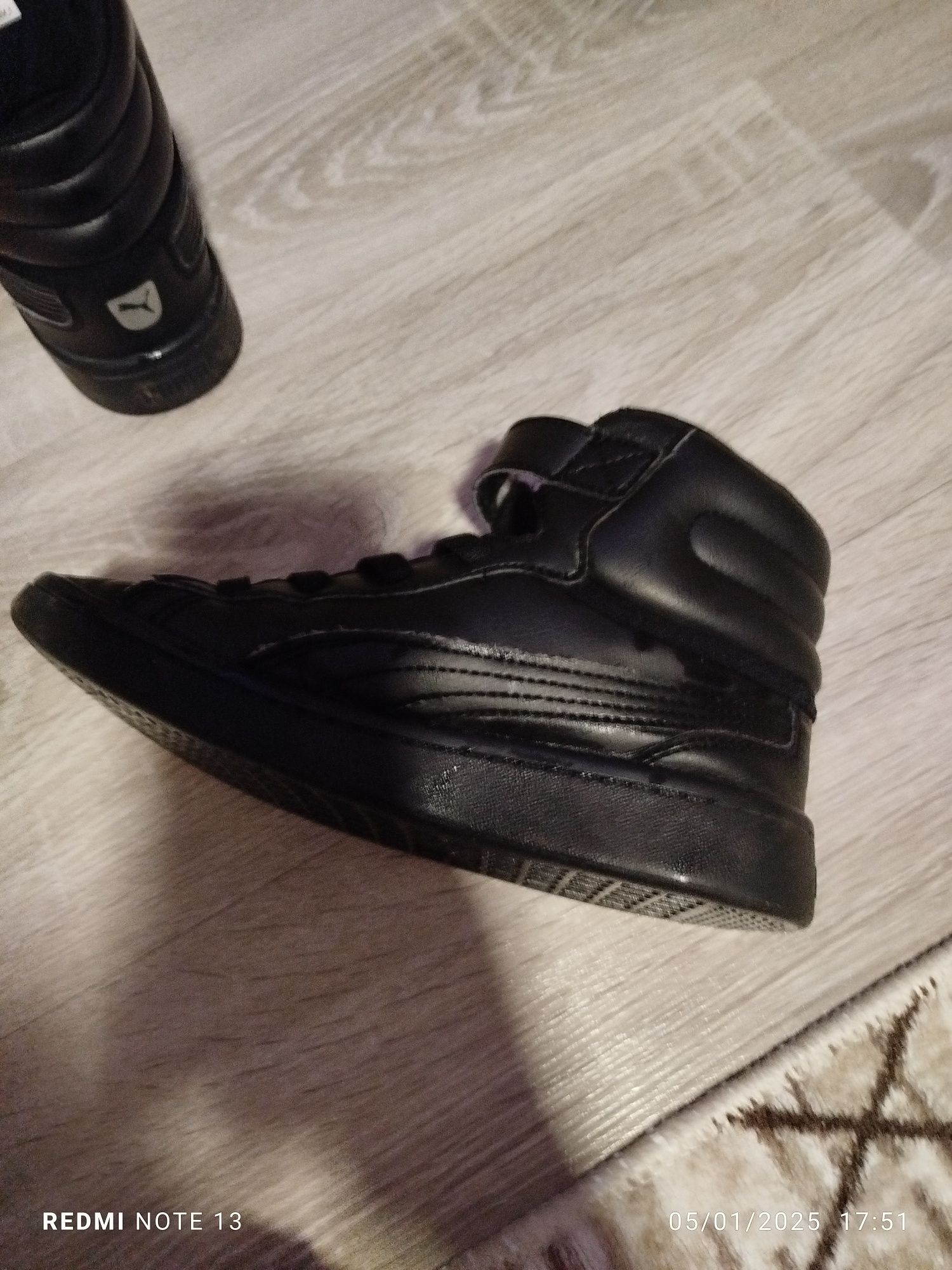 Продавам оригинални обувки на puma