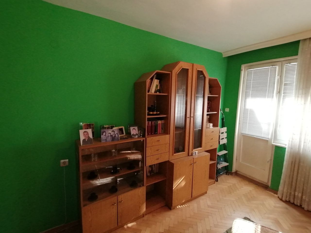 Дава се под наем Тристаен апартамент в Асеновград - 90 кв.м за 306 € - Снимка #2