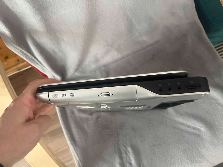 Laptop Dell Xps L502X  i7 porneste nu afiseaza nimic sau dezmembrez