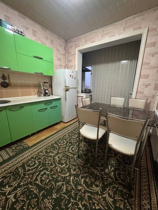 Kvartira sotiladi 2 xona Sebzorda remonti orta srochna azgina otiladi