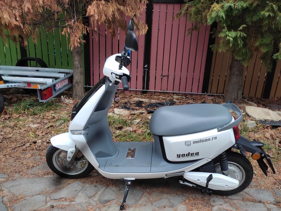 Vând scuter/moped full electric yadea C line