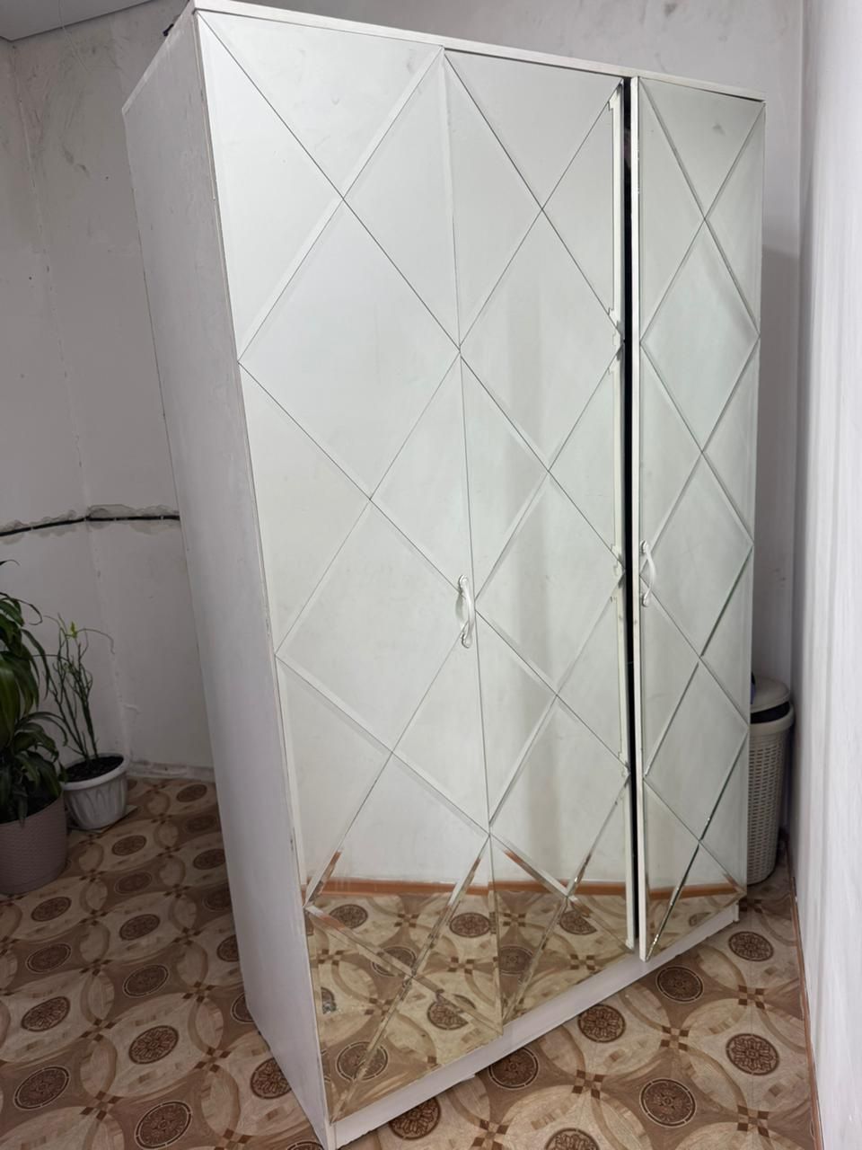 Шкаф почти новый