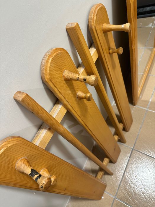 Огледало, дървена маса и закачалка от естествено дърво – гр. Пловдив