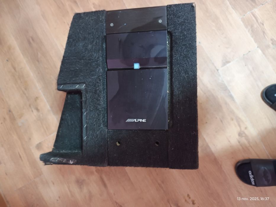 Vând Subwoofer auto amplificat Alpine SWD-355, 30 cm, 1200W