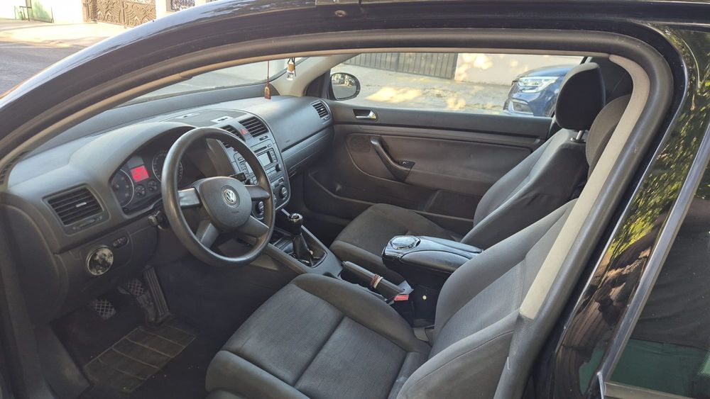 Vând golf 5 coupe