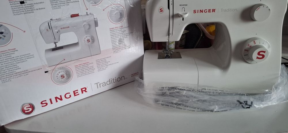 Vand masina de cusut  noua