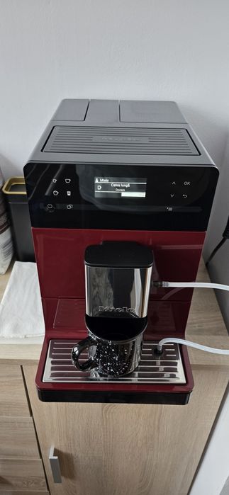 Vand aparat de cafea/espressor automat Miele CM5310 Silence