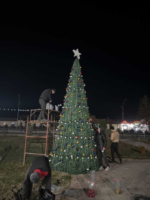 Установка новогодних ёлок || Yangi yil archasini o'rnatish