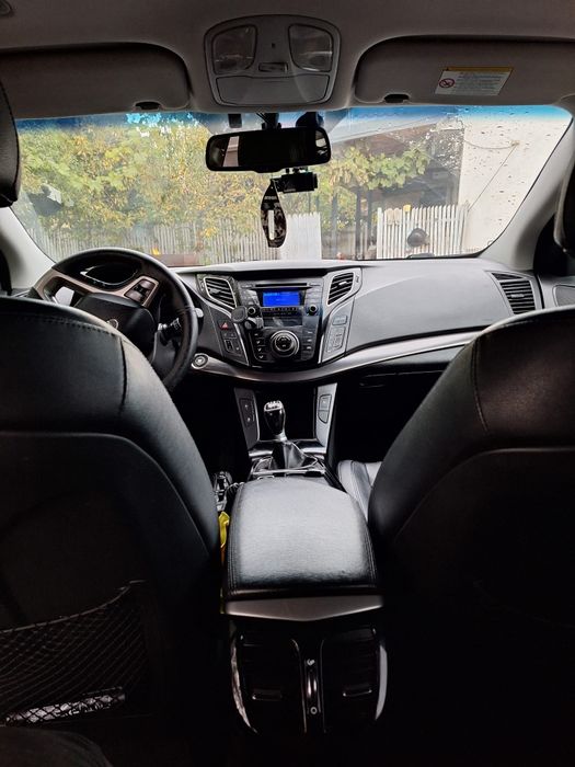 Vând Hyundai i 40