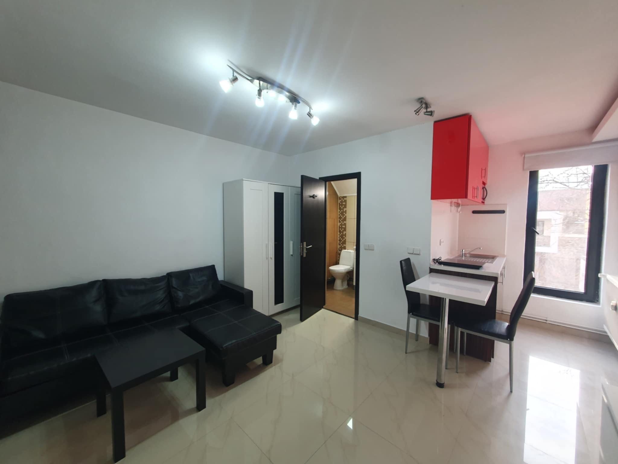 Proprietar inchiriez apartament 2 camere, Central (Circumvalatiunii 1)