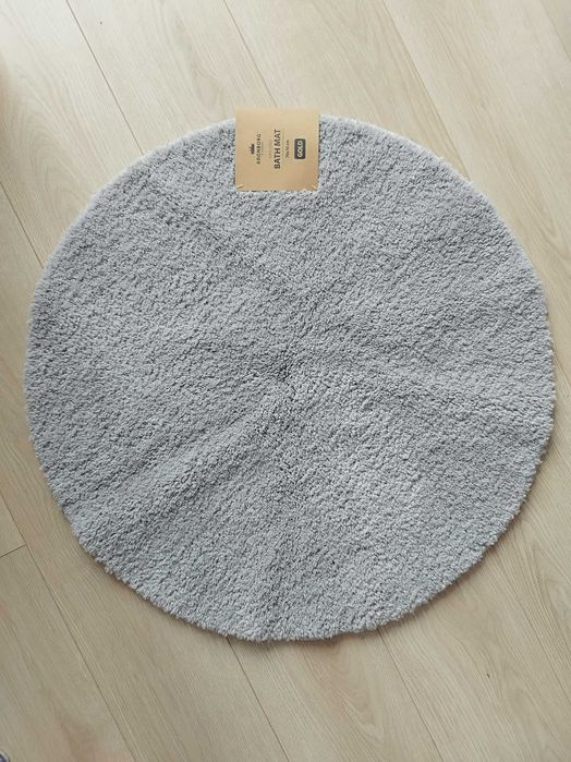 Нова кръгла постелка за баня мека. Килим кръгъл