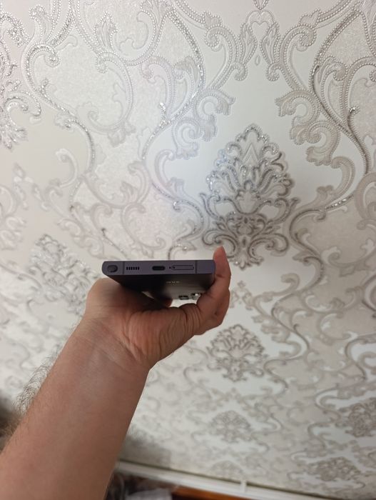 S22 Ultra zapchastga sotiladi