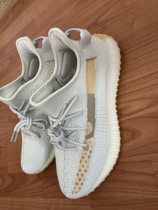 Vand yeezy marimea 44