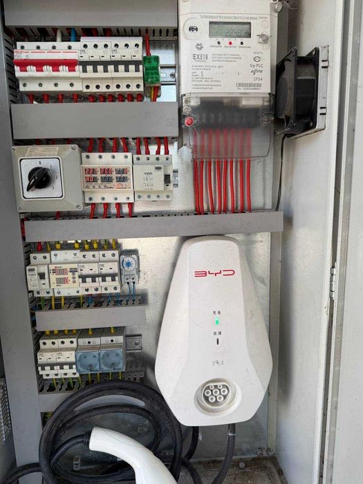 Продаю свою квартиру с цокольным этажом общей квадратурой 185,28 кв.м