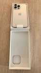 Продавам ЧИСТО НОВ телефон iPhone 15 pro Max 256 GB Titan.
