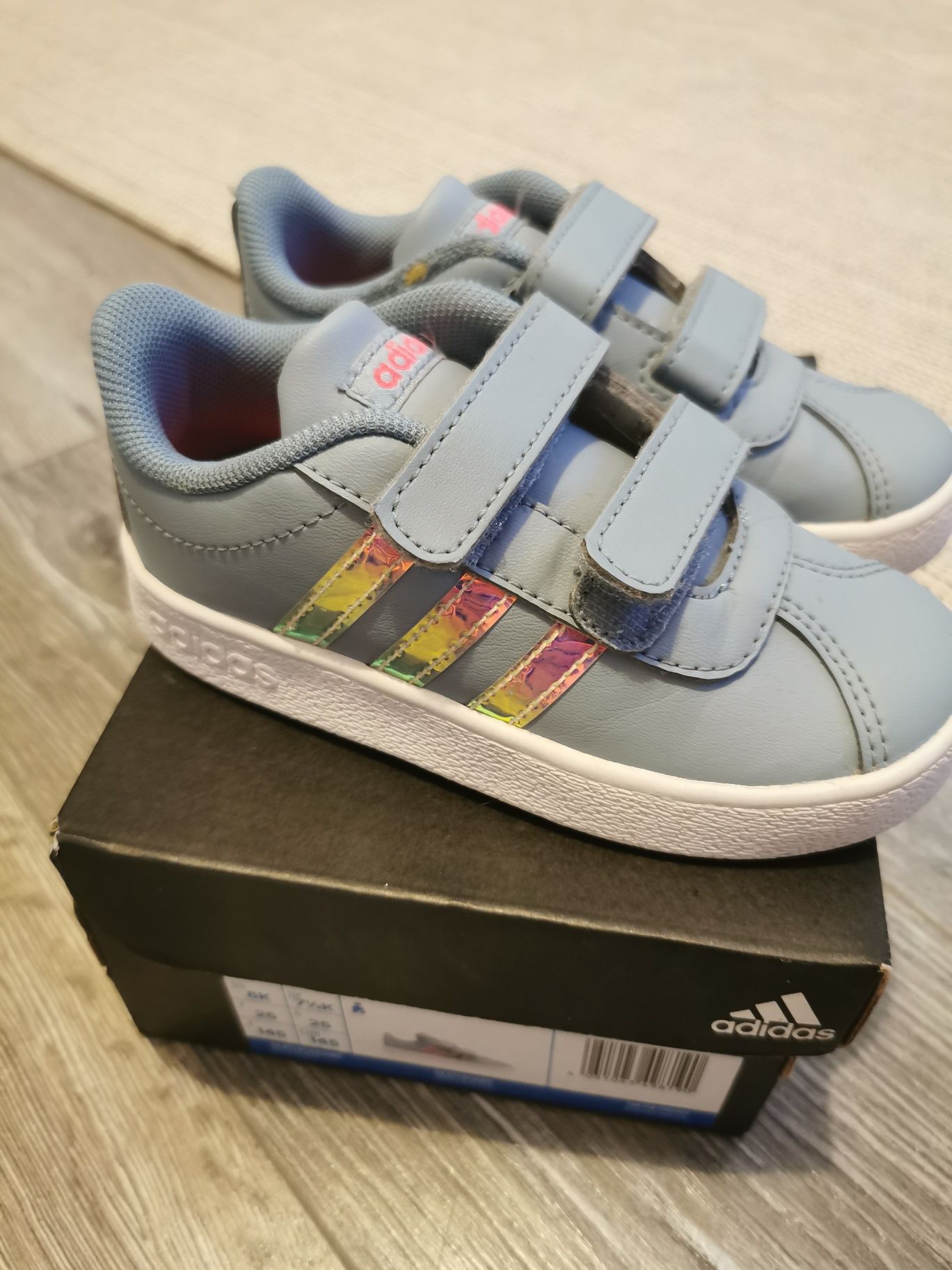 Vand Adidas copii mărime 24