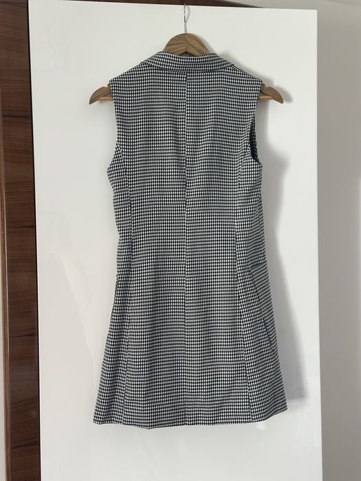 Елек в черно и бяло