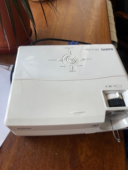 Продам проектор sanyo