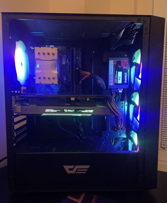 Настолен геймърски компютър i7-8700,GTX 1070,16GB RAM,SSD