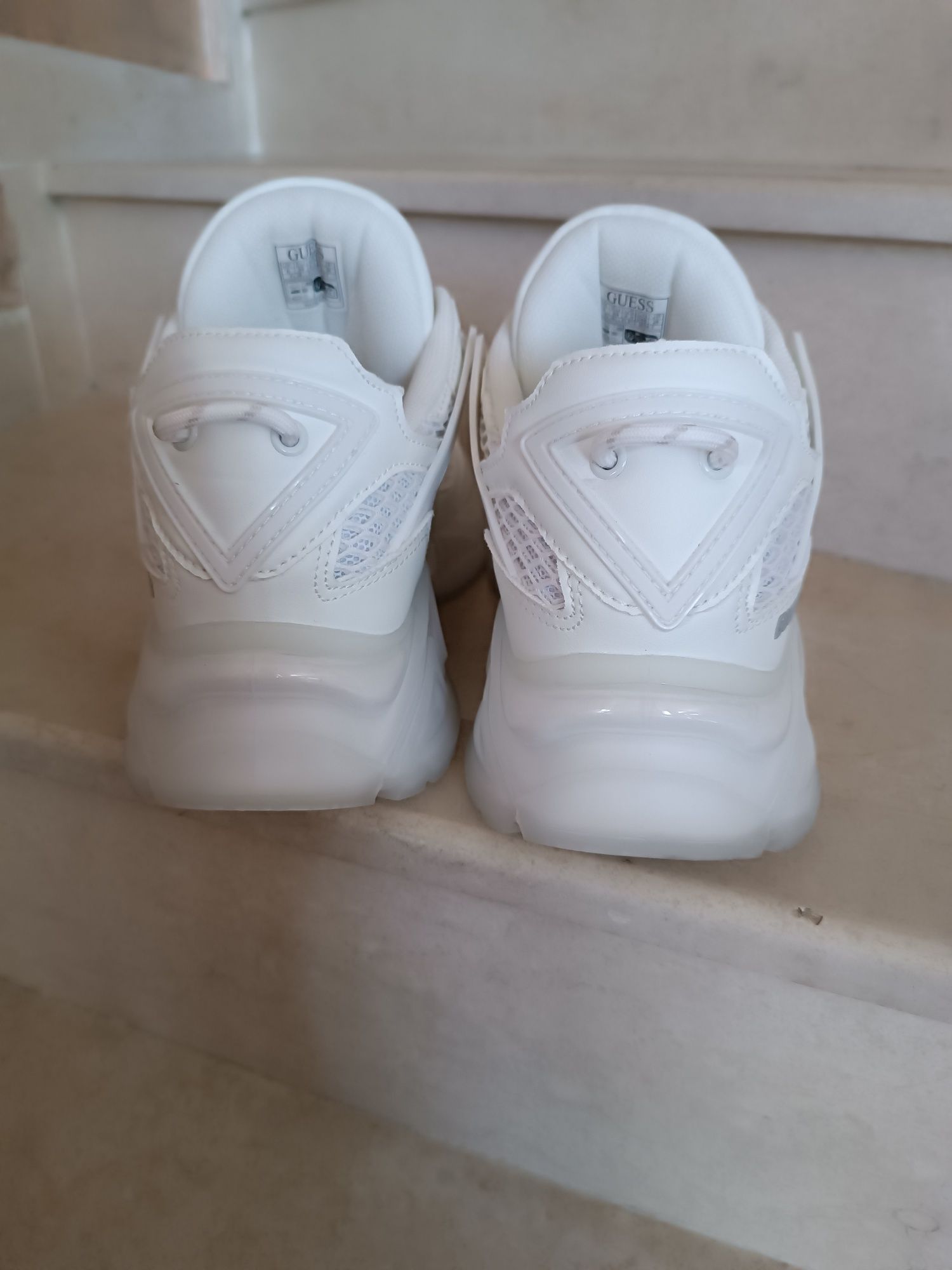Сникърси Guess 39 номер