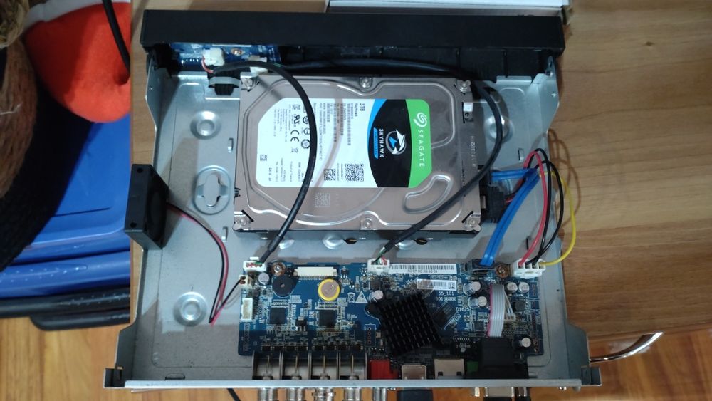 DVR HD dahua, video 8 canale, fara camere! Folosit 3 ani, in interior