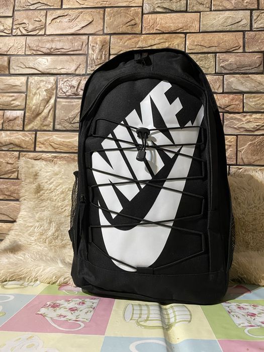 Оригинална раница Найк…два цвята.Много добро качество.С две отделени.