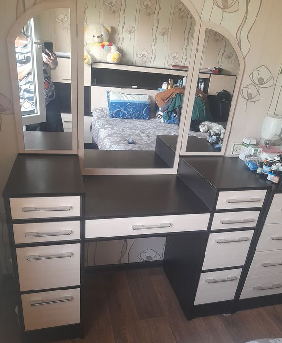 Продаётся трюмо-комод