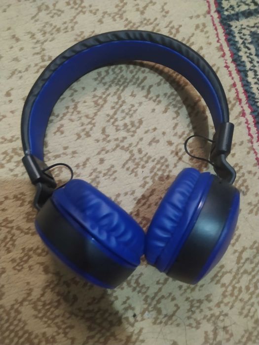 Наушники под названием BT