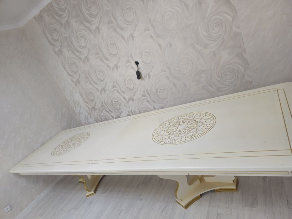 Продам стол 4 метр. На 120см.